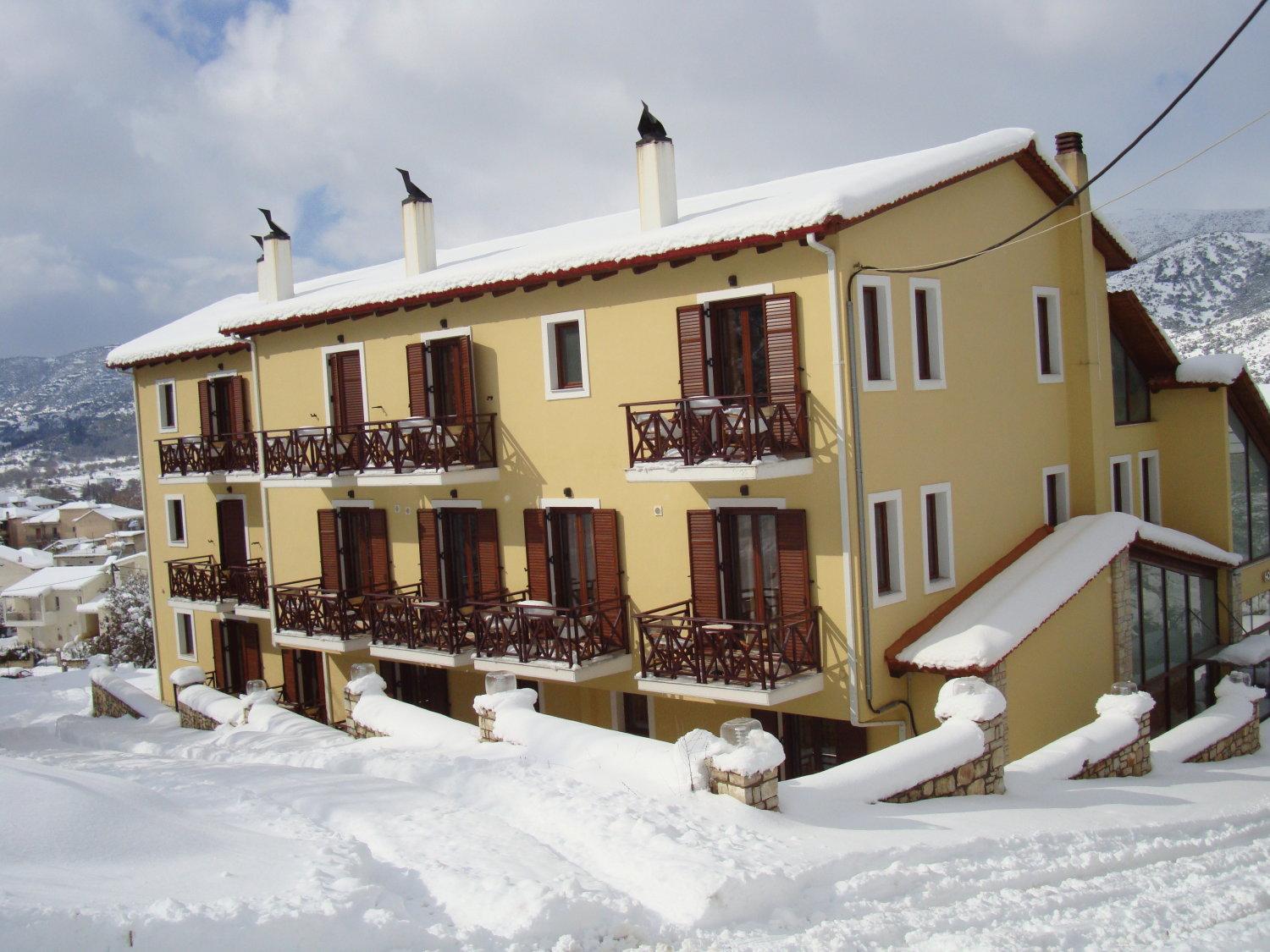 Ahilion Hotel Kalavryta Exterior foto